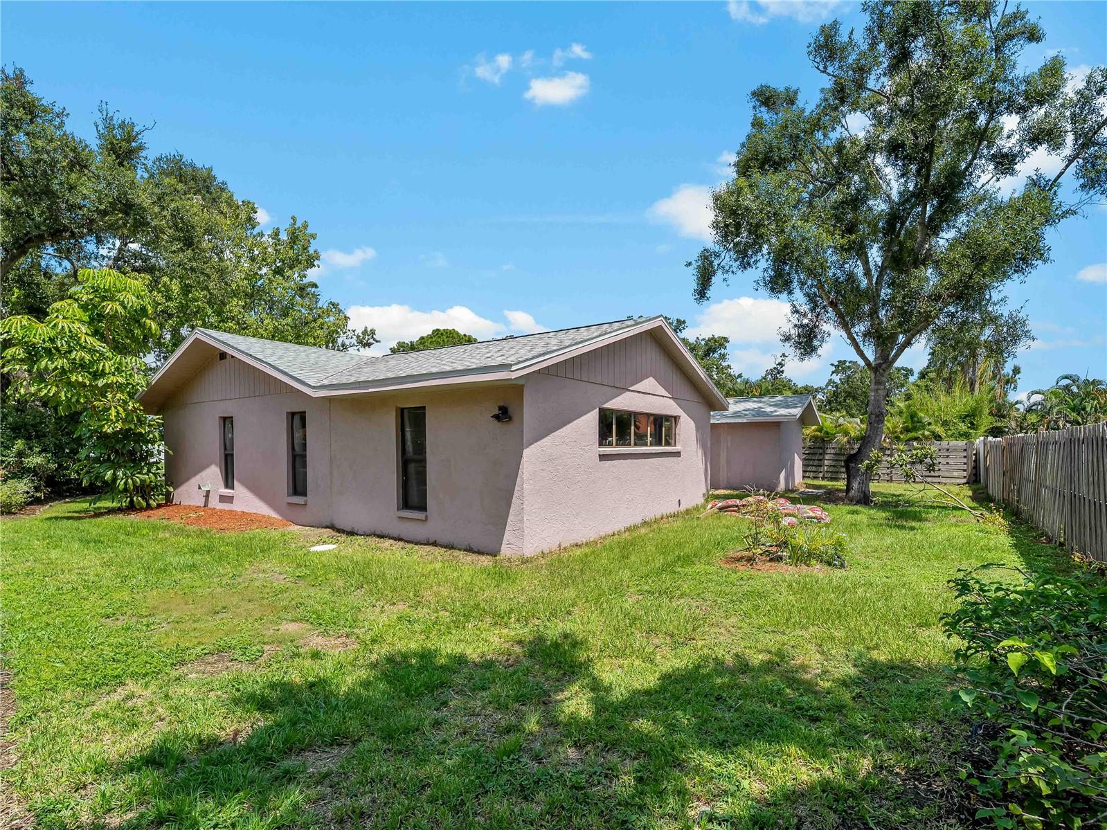 Image 33 of 43 For 8429 Cypress Lake Circle