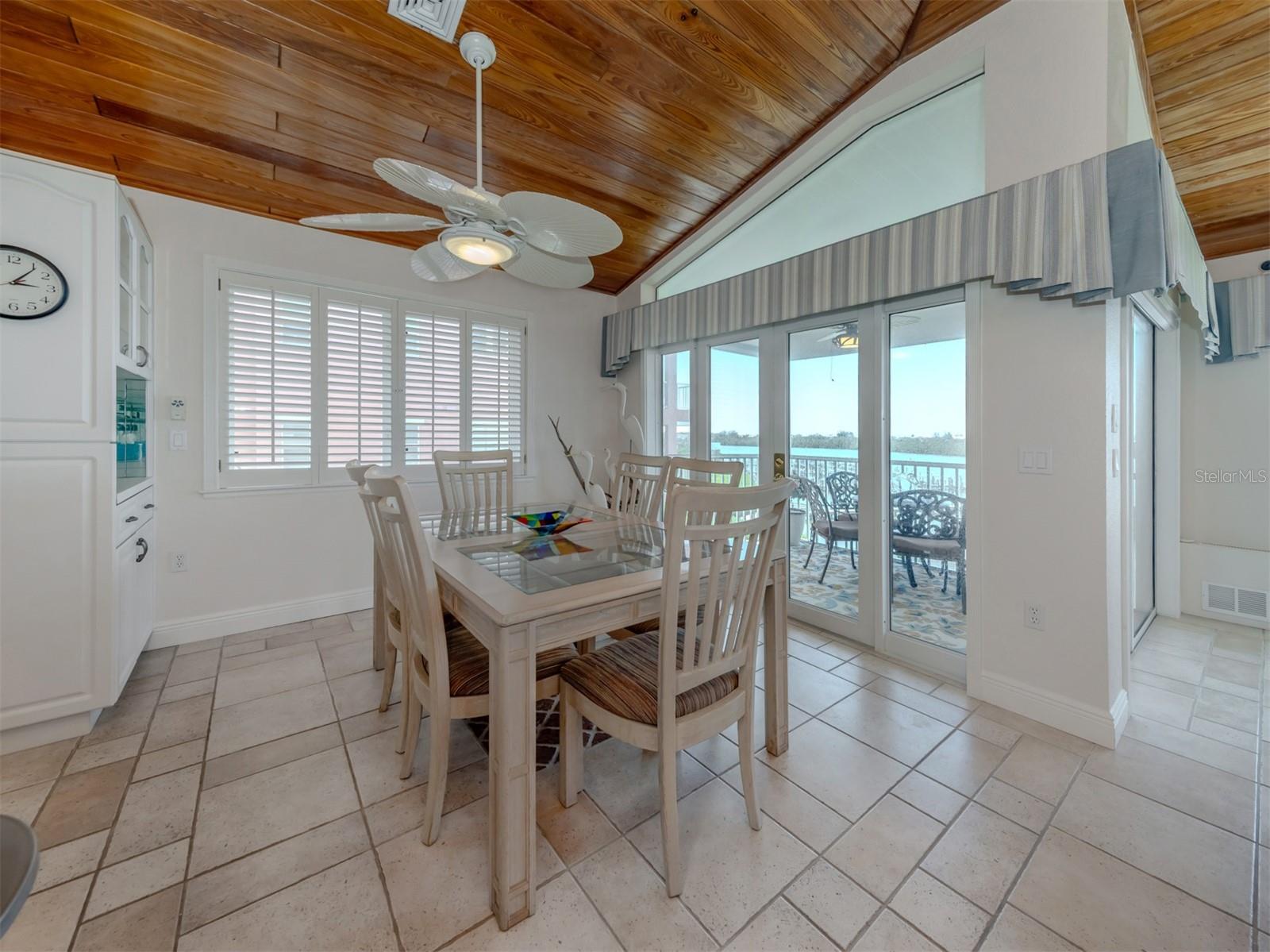 Image 16 of 60 For 1400 Beach Road 3