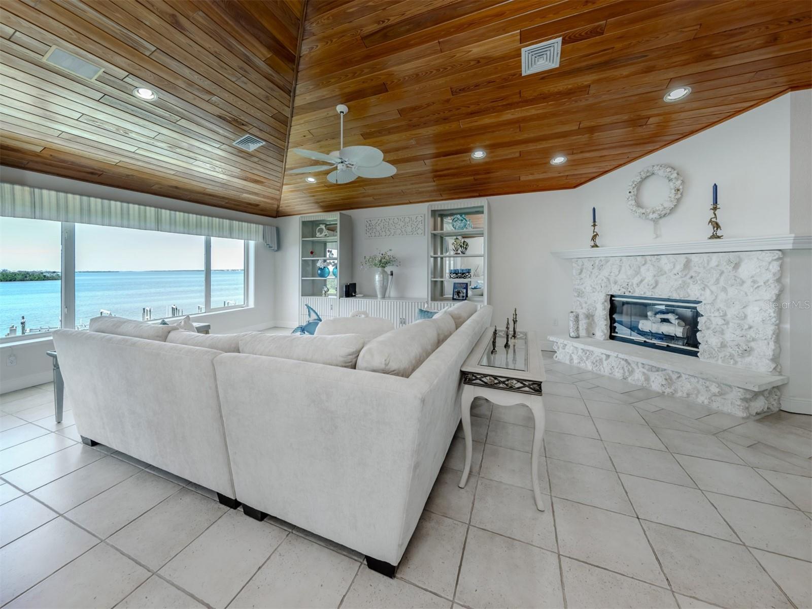 Image 5 of 60 For 1400 Beach Road 3