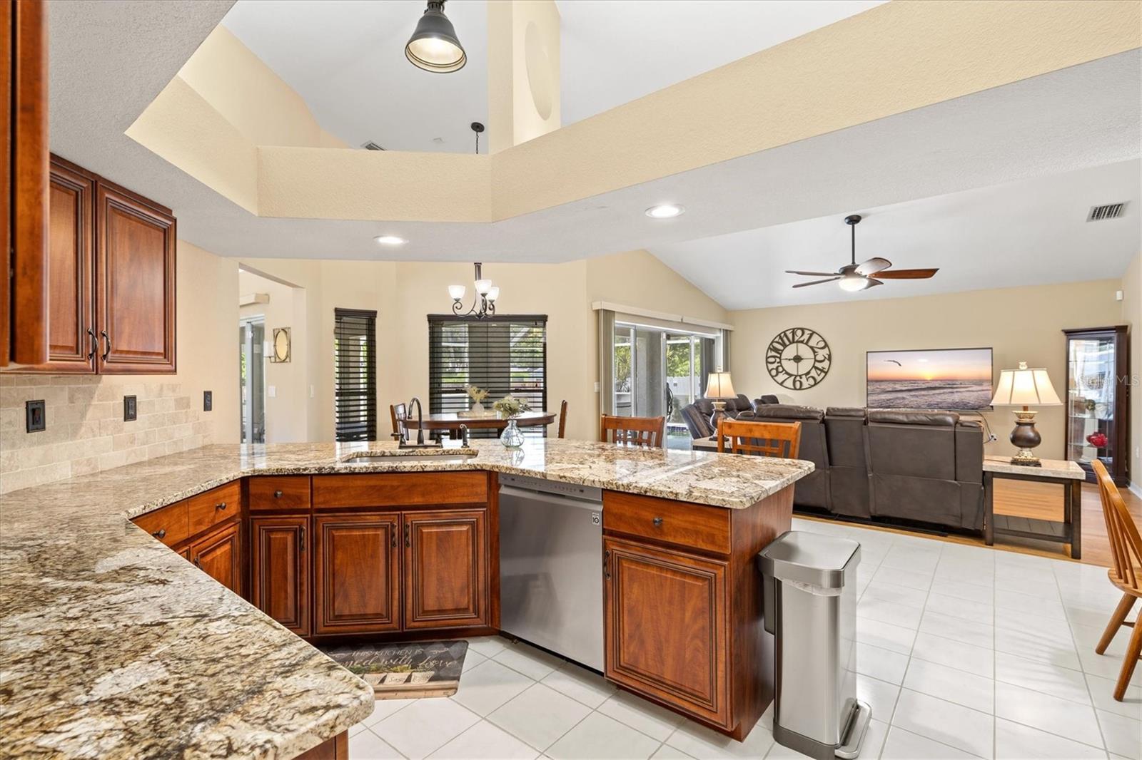Image 18 of 92 For 20330 Emerald Avenue