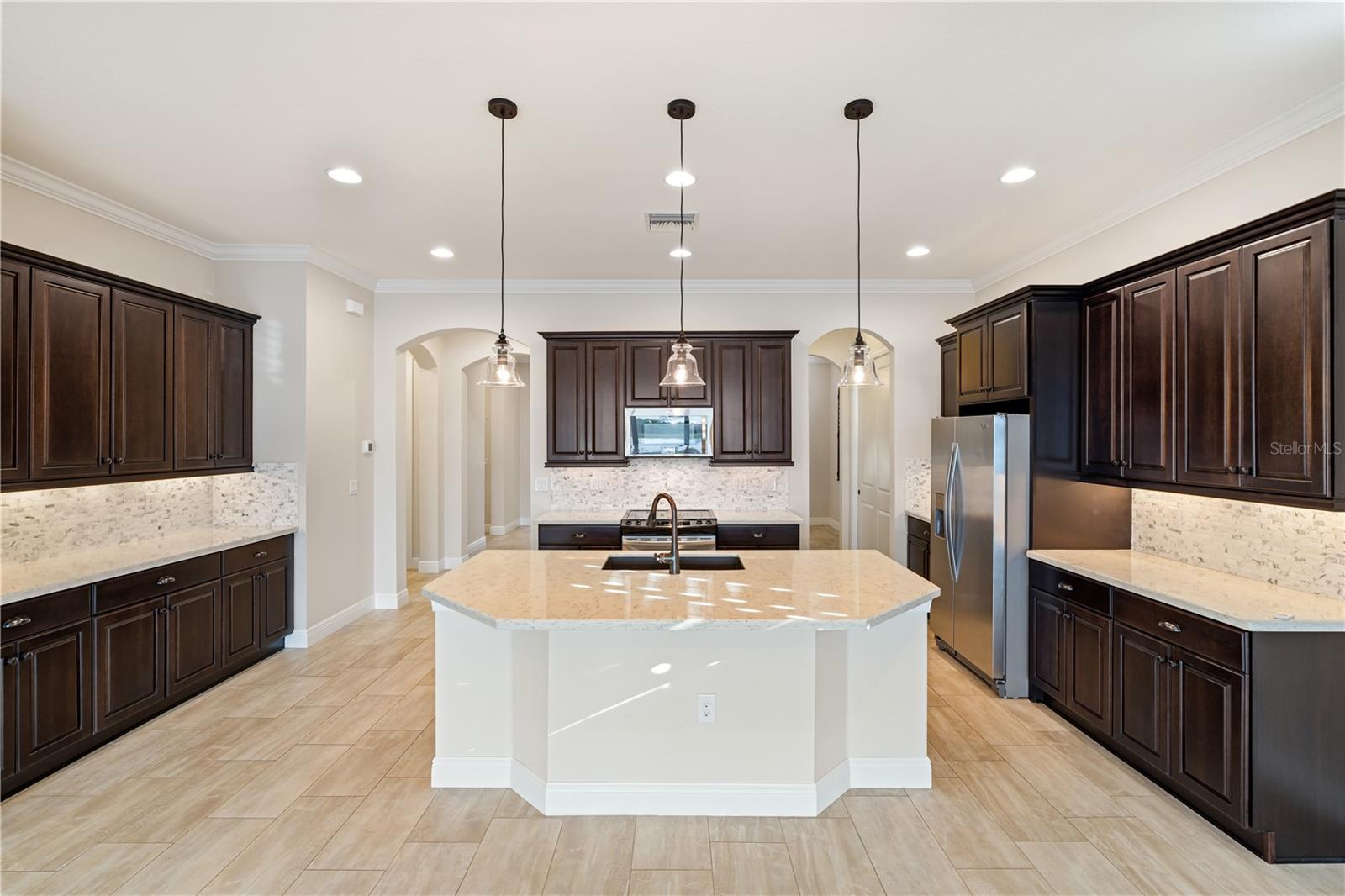 Image 14 of 86 For 23823 Waverly Circle