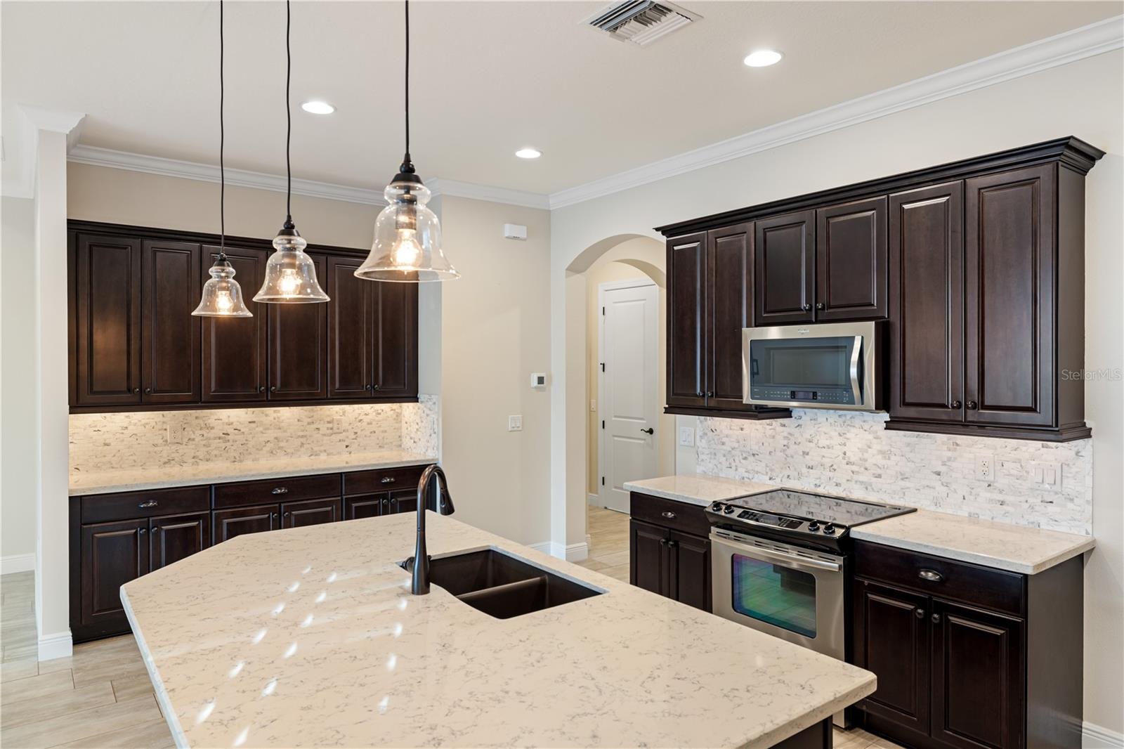 Image 17 of 86 For 23823 Waverly Circle