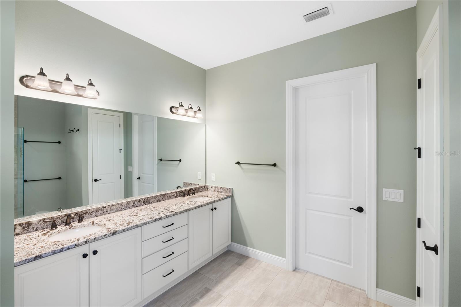 Image 29 of 86 For 23823 Waverly Circle