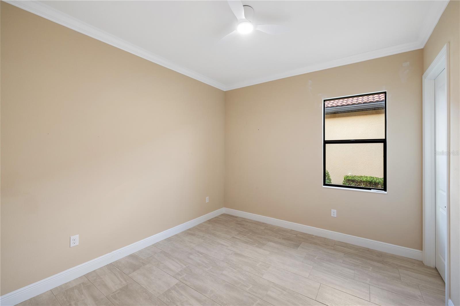 Image 32 of 86 For 23823 Waverly Circle