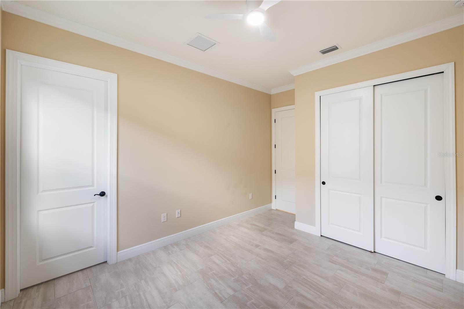 Image 33 of 86 For 23823 Waverly Circle