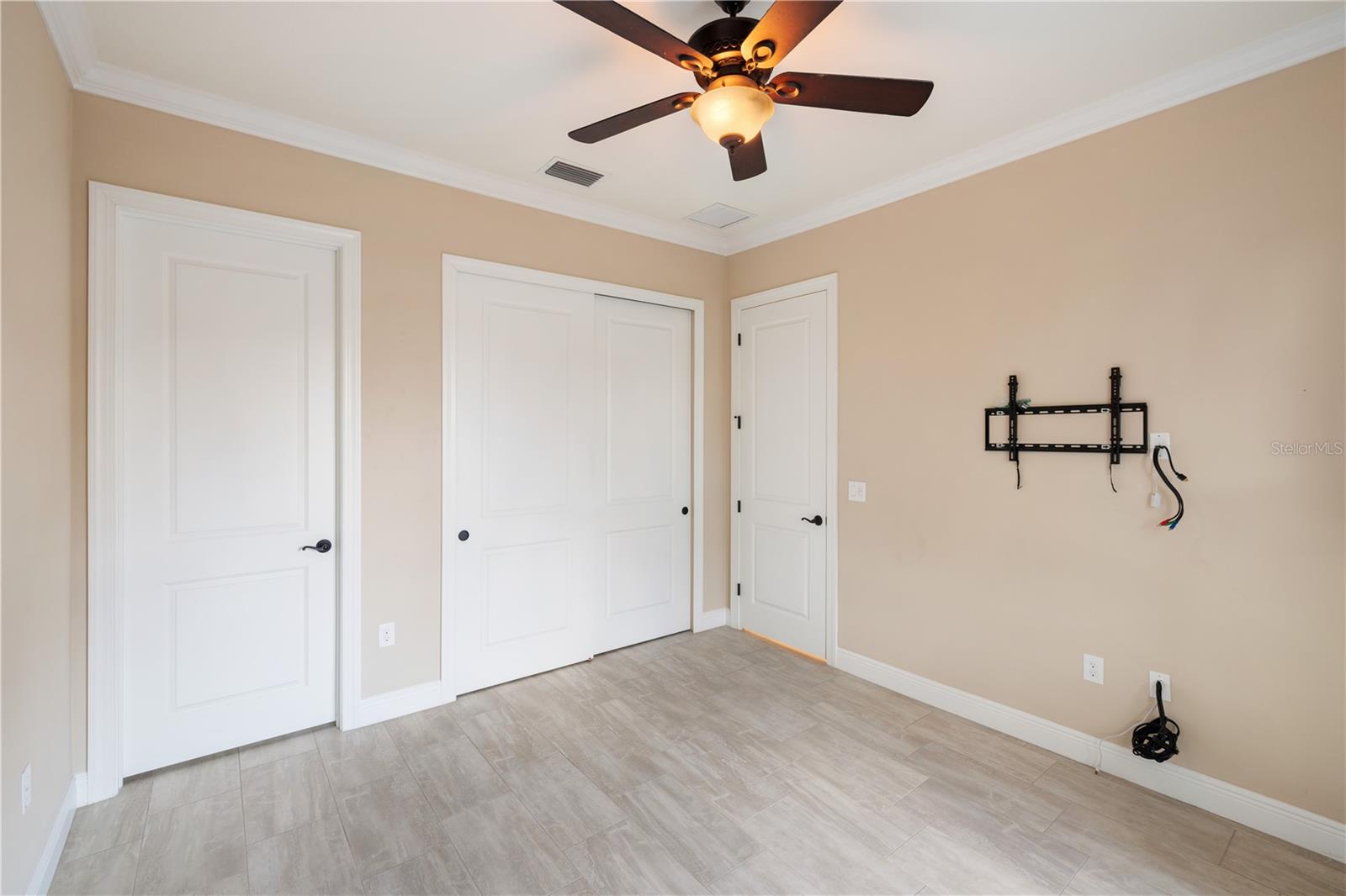 Image 36 of 86 For 23823 Waverly Circle