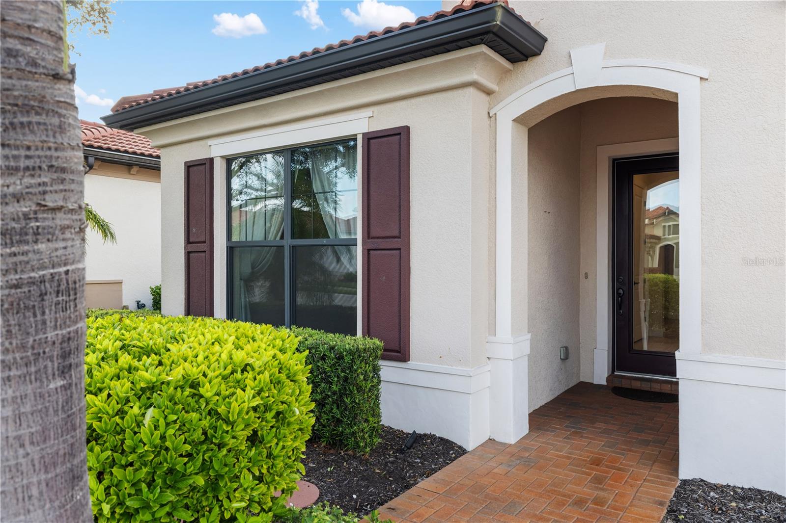 Image 6 of 86 For 23823 Waverly Circle