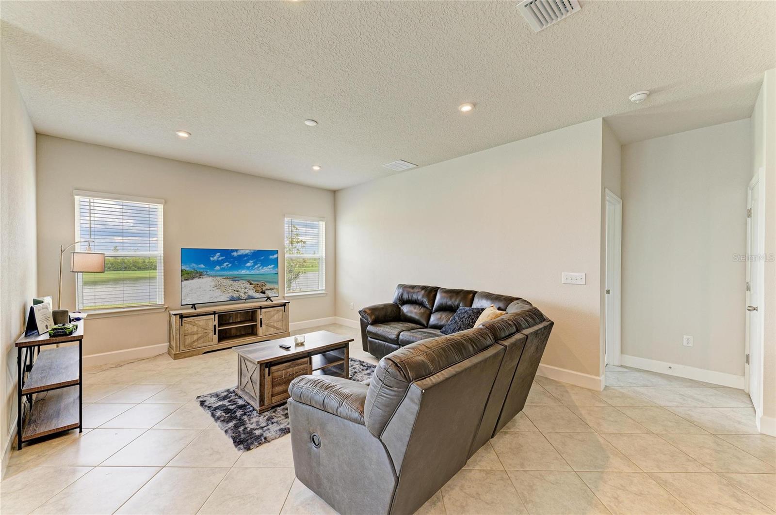 Image 15 of 51 For 9814 Daybreak Glen