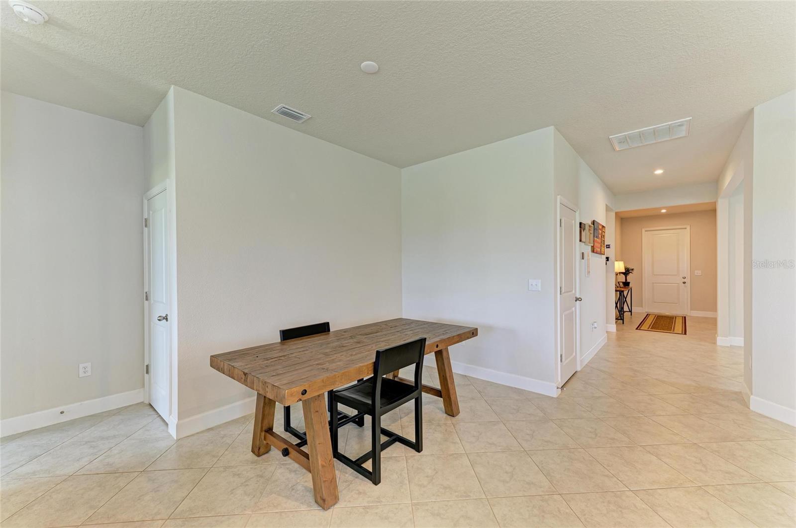 Image 17 of 51 For 9814 Daybreak Glen