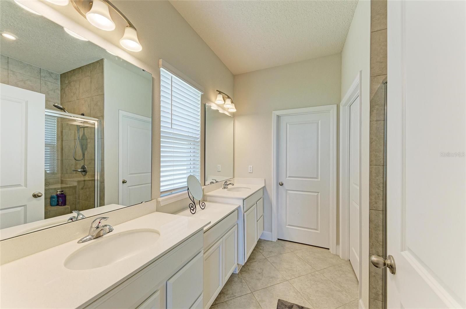 Image 22 of 51 For 9814 Daybreak Glen