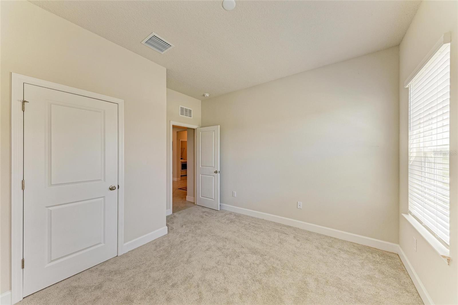 Image 25 of 51 For 9814 Daybreak Glen