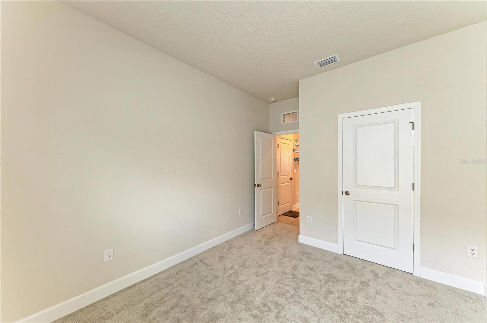 Image 29 of 51 For 9814 Daybreak Glen