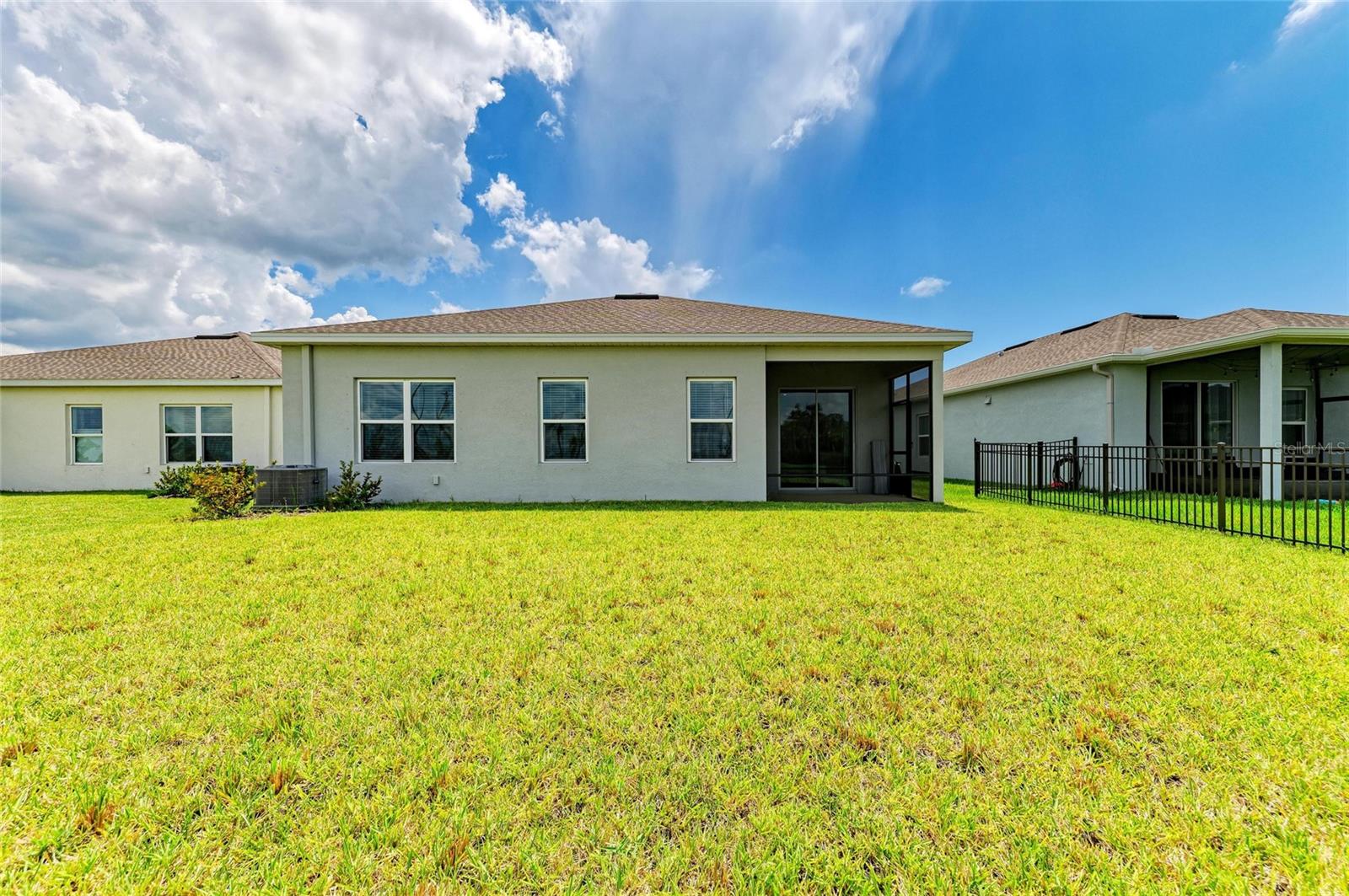 Image 38 of 51 For 9814 Daybreak Glen