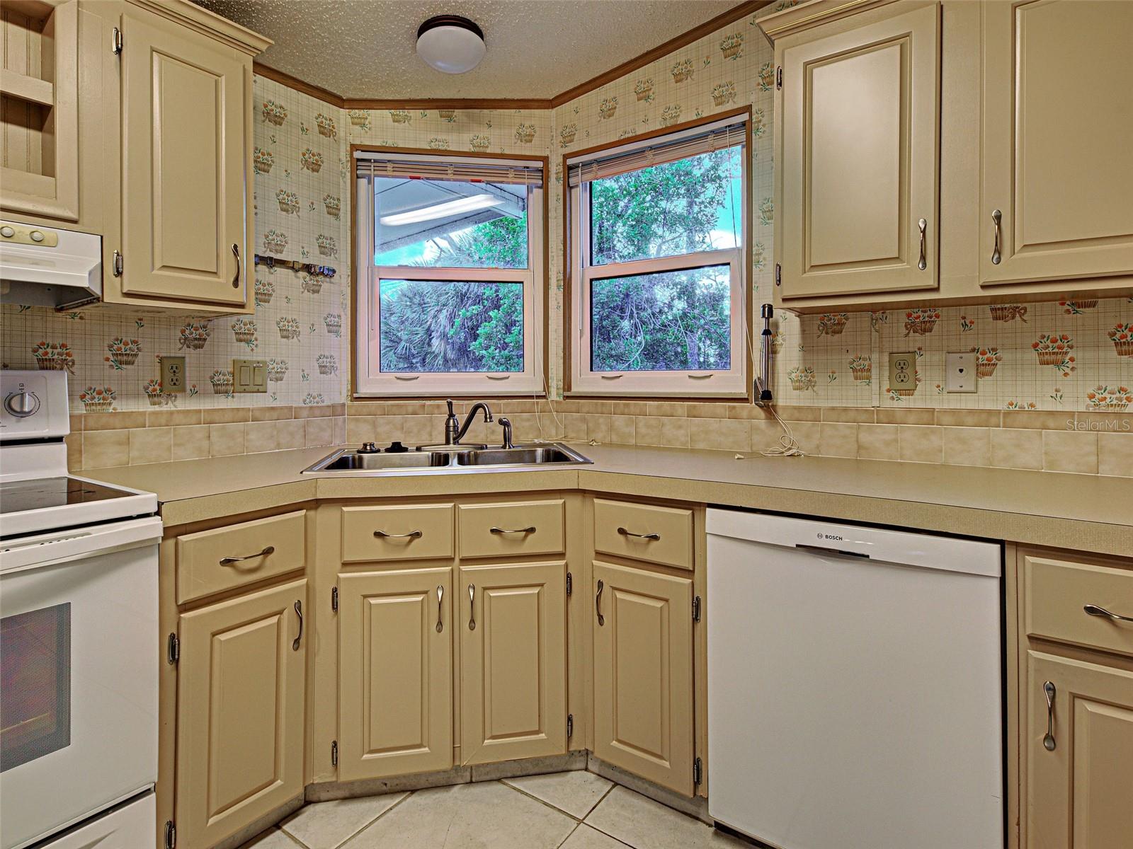 Image 14 of 56 For 620 Woodwyn Court