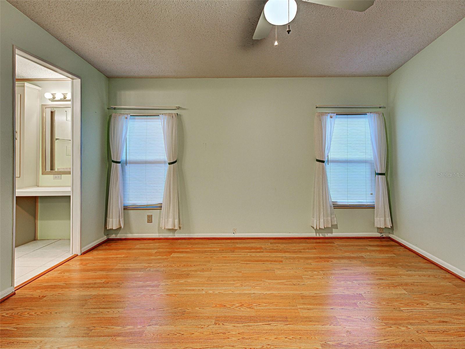 Image 18 of 56 For 620 Woodwyn Court