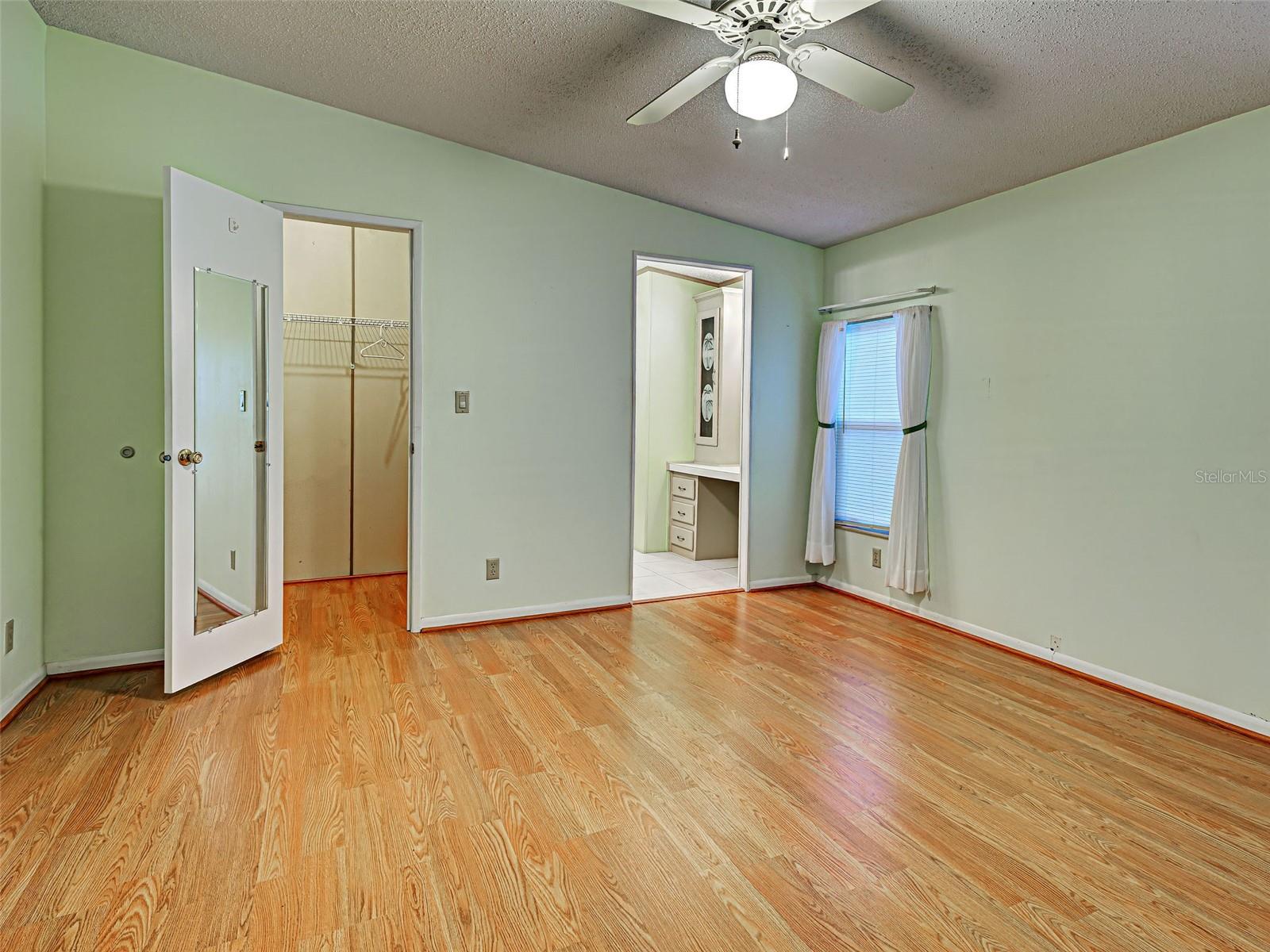 Image 19 of 56 For 620 Woodwyn Court