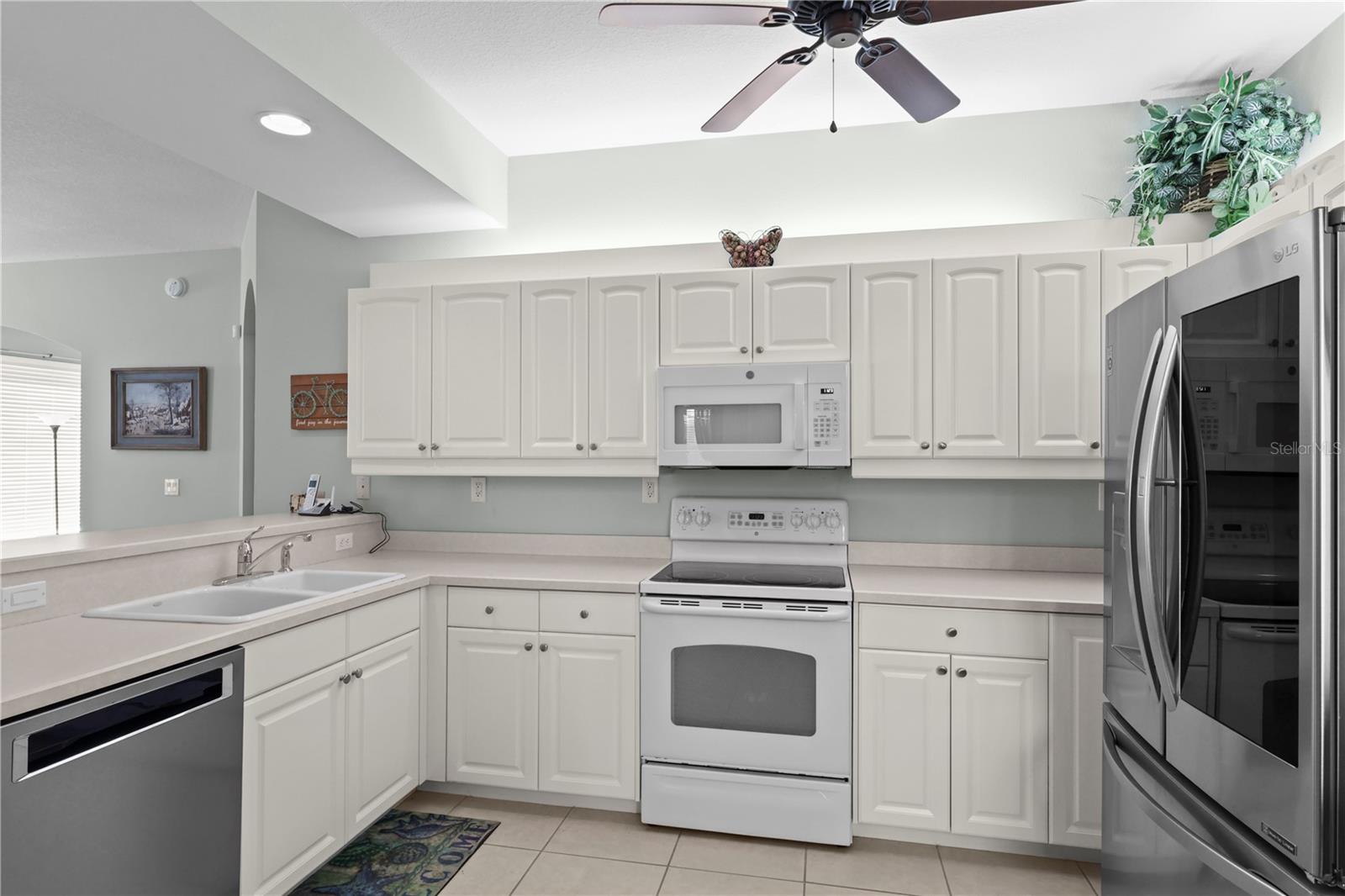 Image 9 of 48 For 780 Montrose Drive 101
