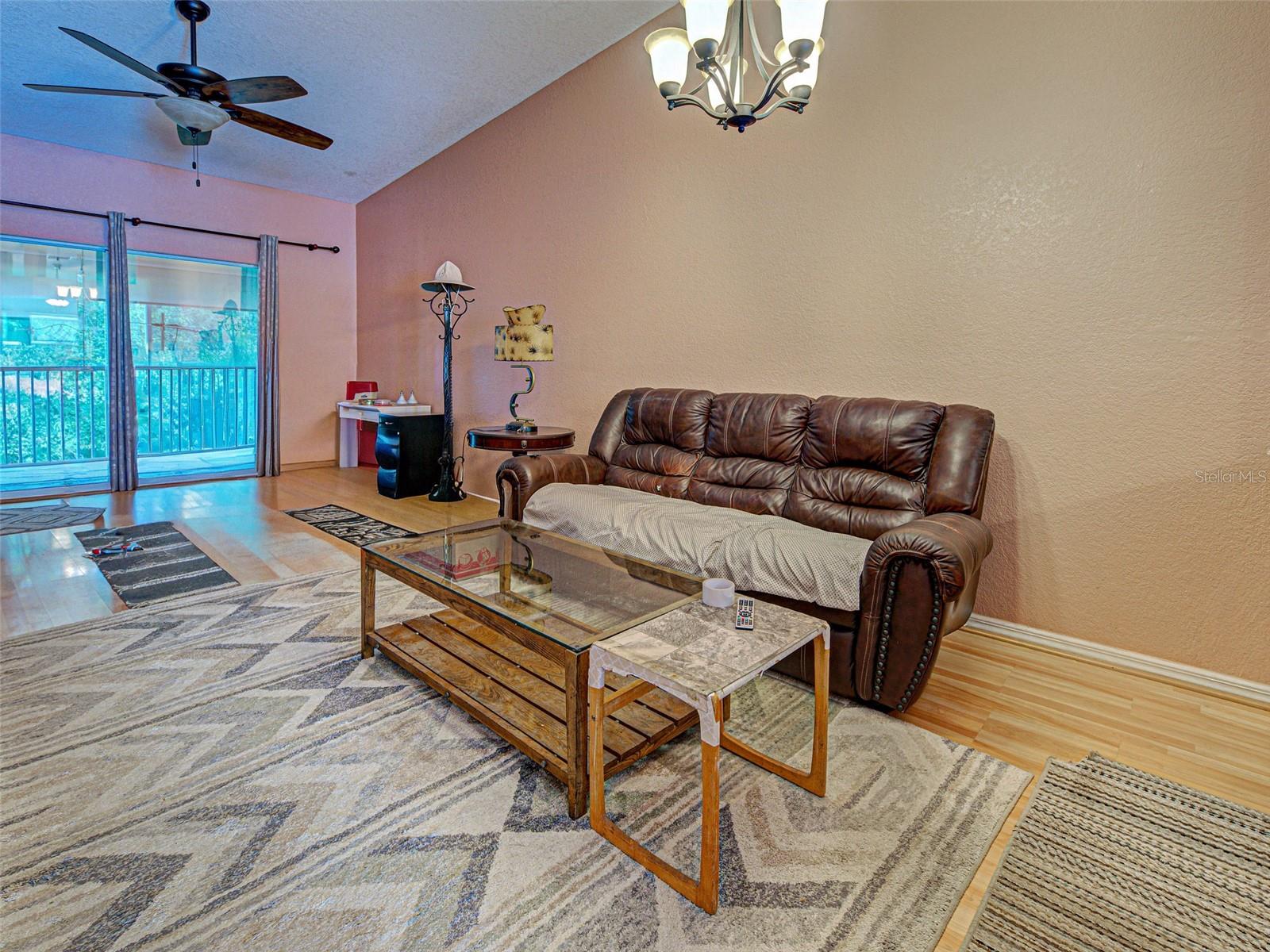 Image 12 of 37 For 5725 Greenwood Avenue 9201