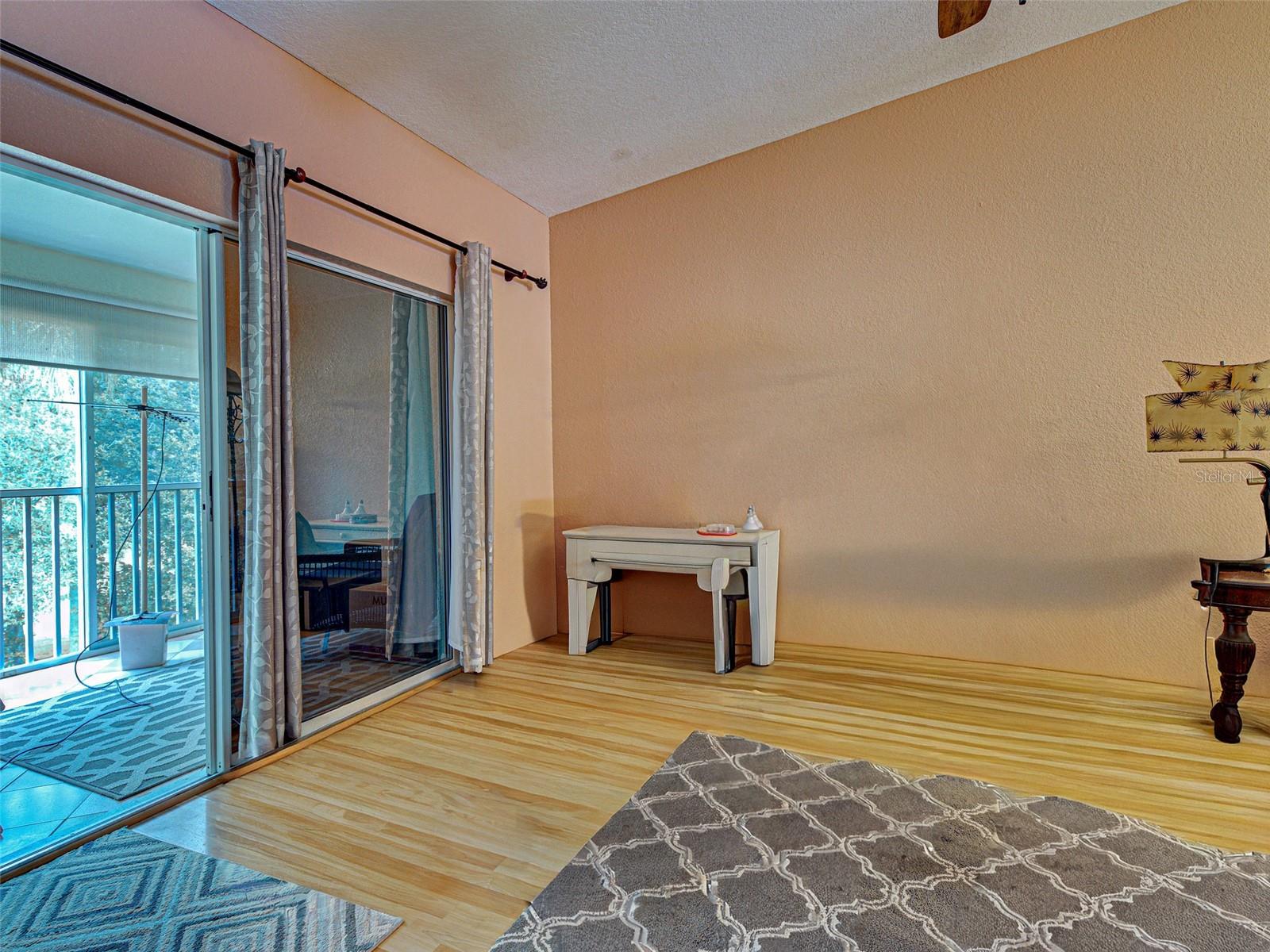 Image 15 of 37 For 5725 Greenwood Avenue 9201