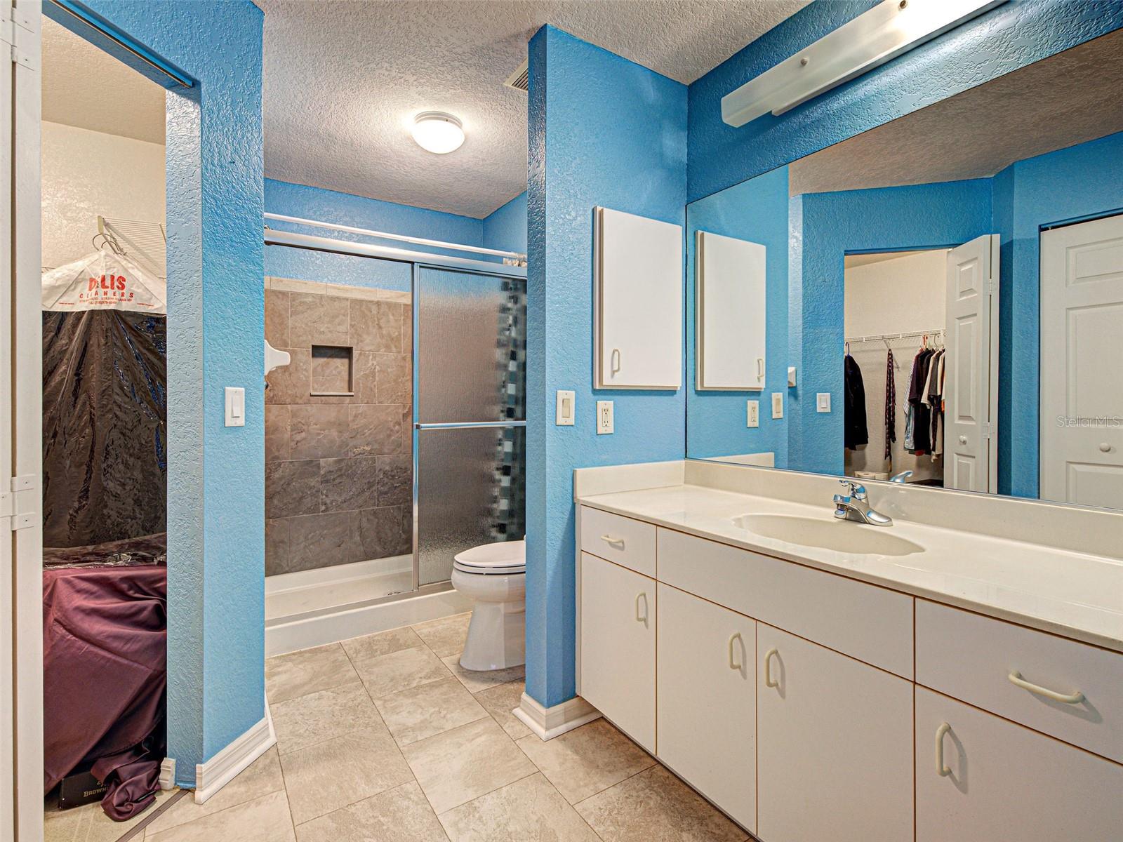 Image 17 of 37 For 5725 Greenwood Avenue 9201