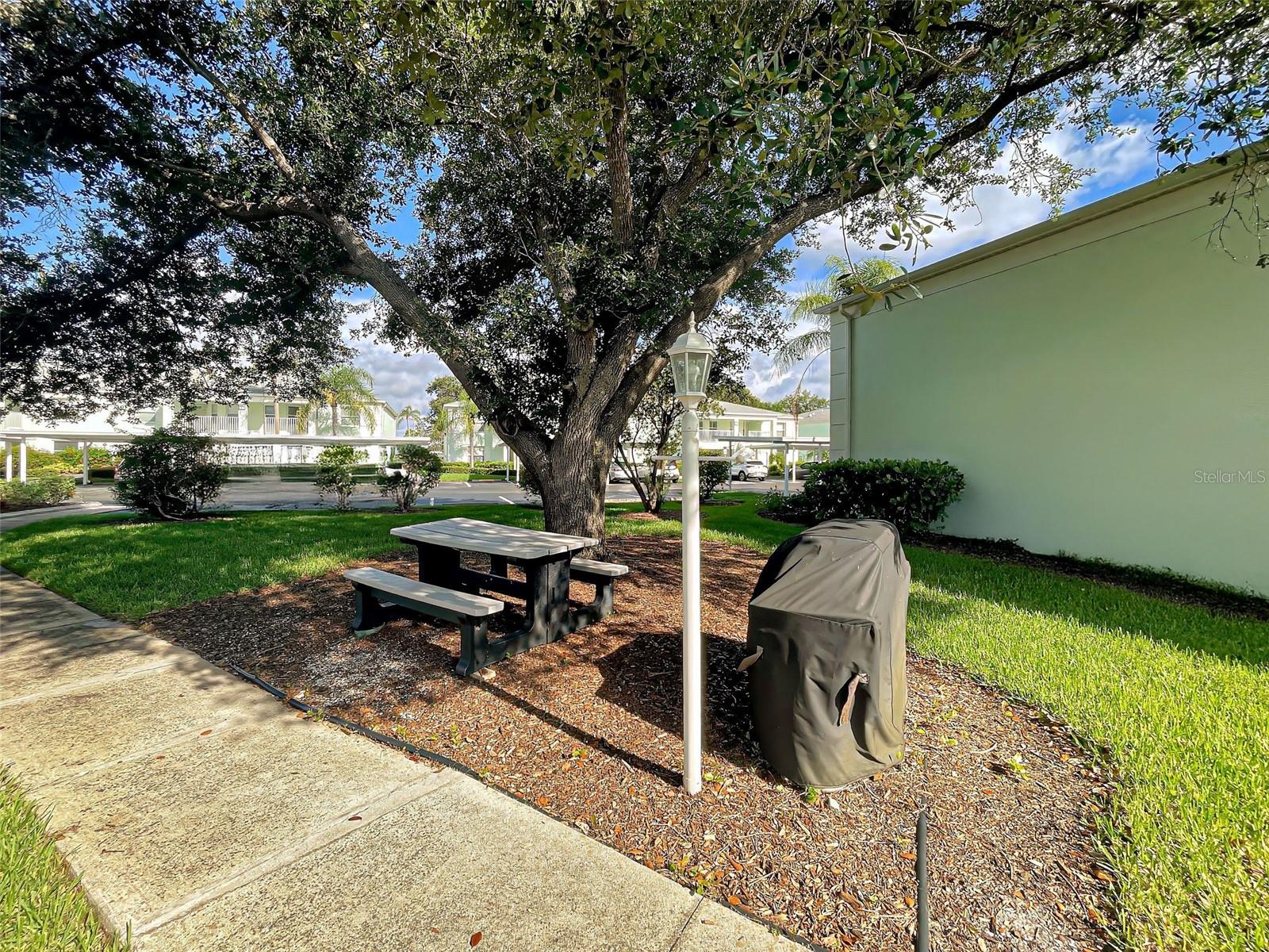 Image 24 of 37 For 5725 Greenwood Avenue 9201