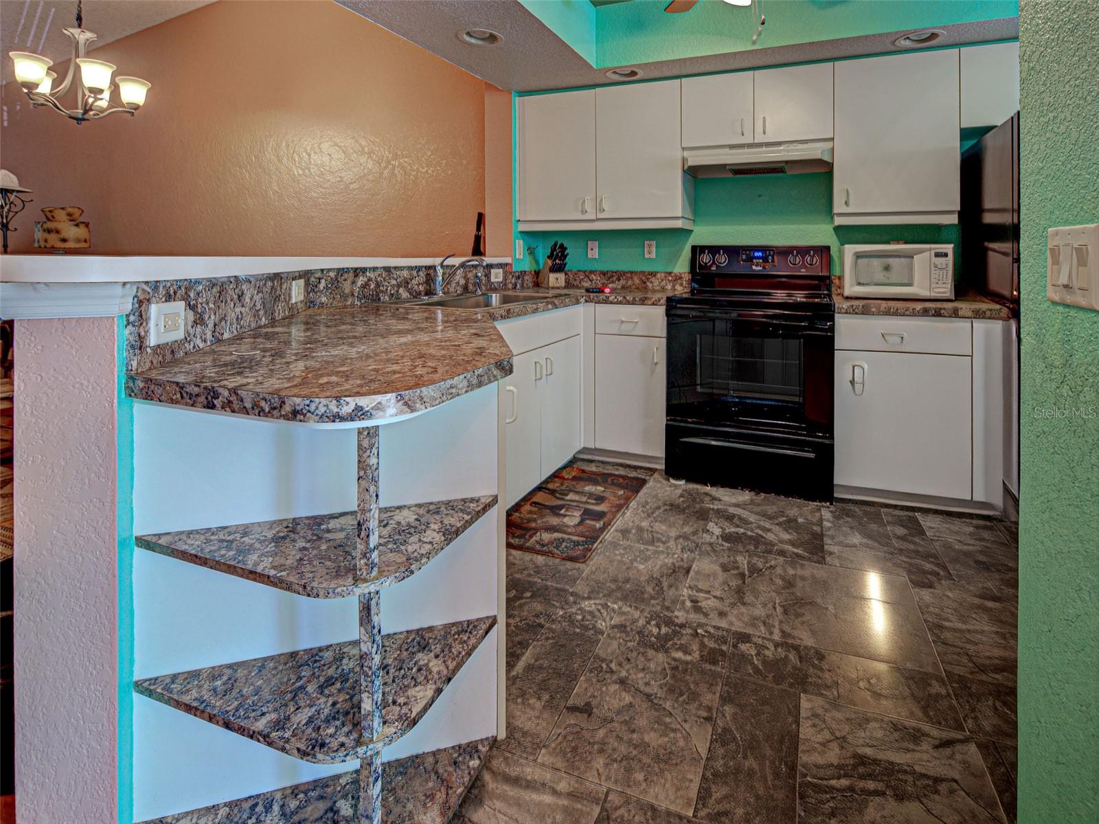 Image 8 of 37 For 5725 Greenwood Avenue 9201