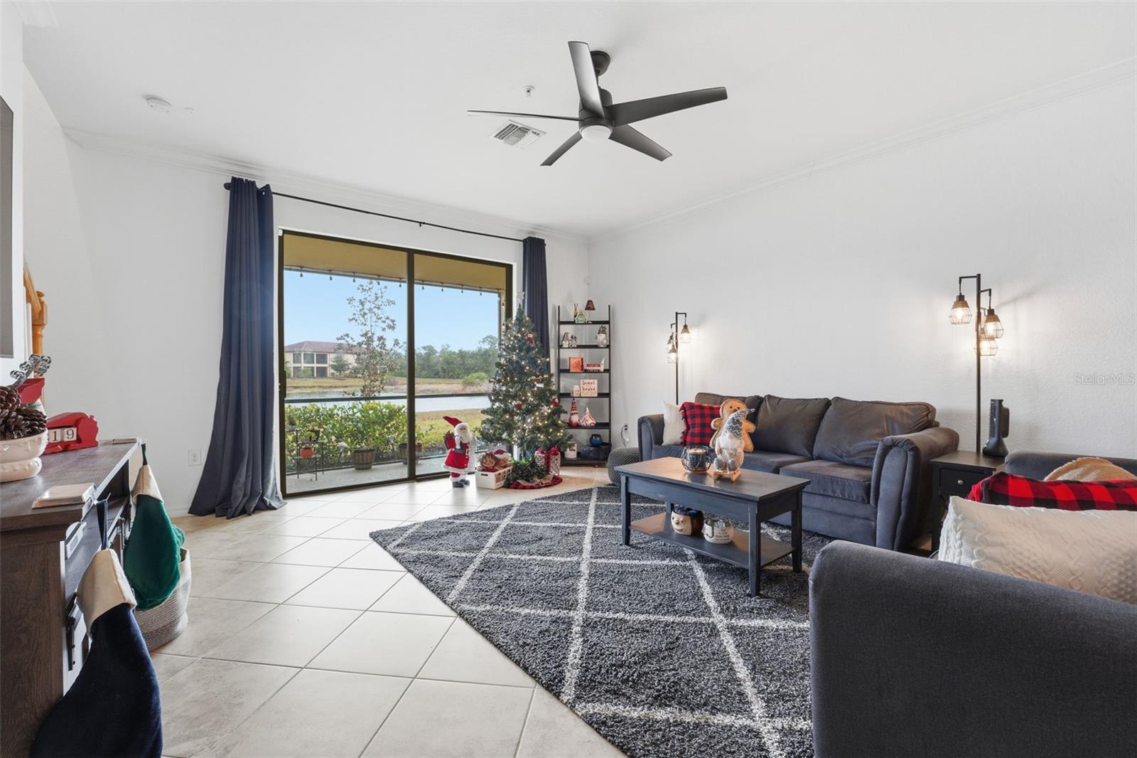 Image 11 of 89 For 20392 Lagente Circle