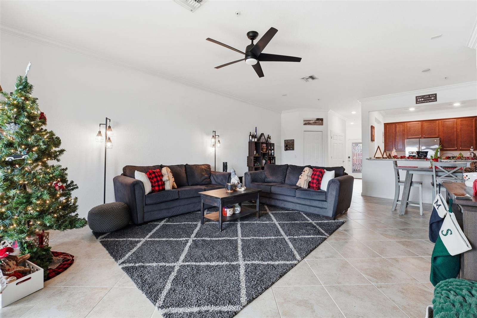 Image 12 of 89 For 20392 Lagente Circle