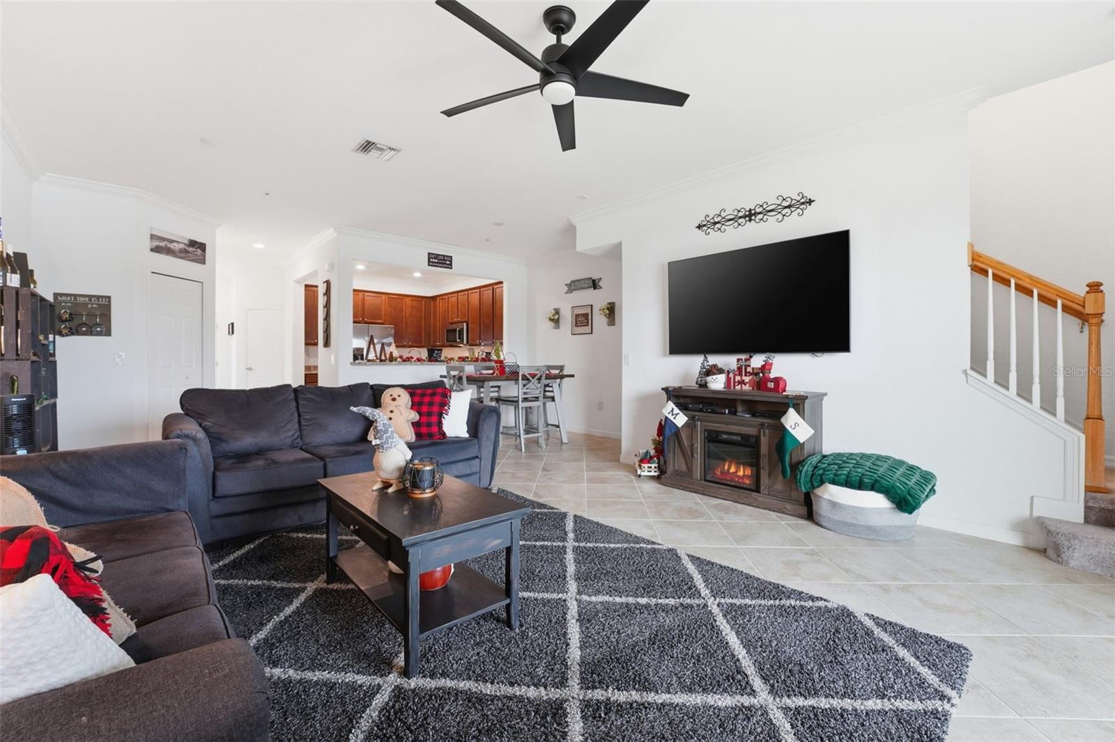 Image 13 of 89 For 20392 Lagente Circle