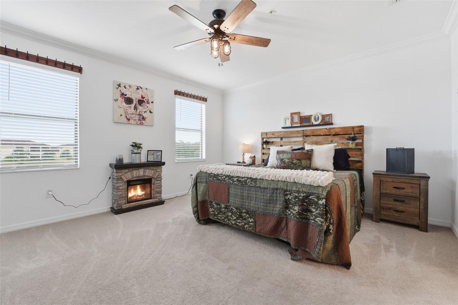 Image 19 of 89 For 20392 Lagente Circle