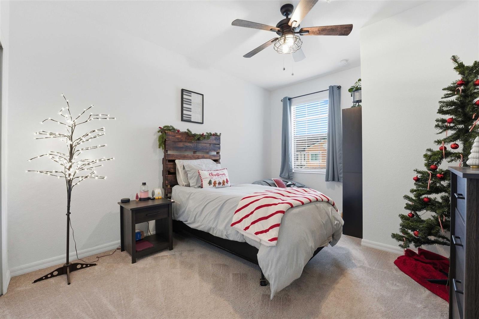 Image 25 of 89 For 20392 Lagente Circle