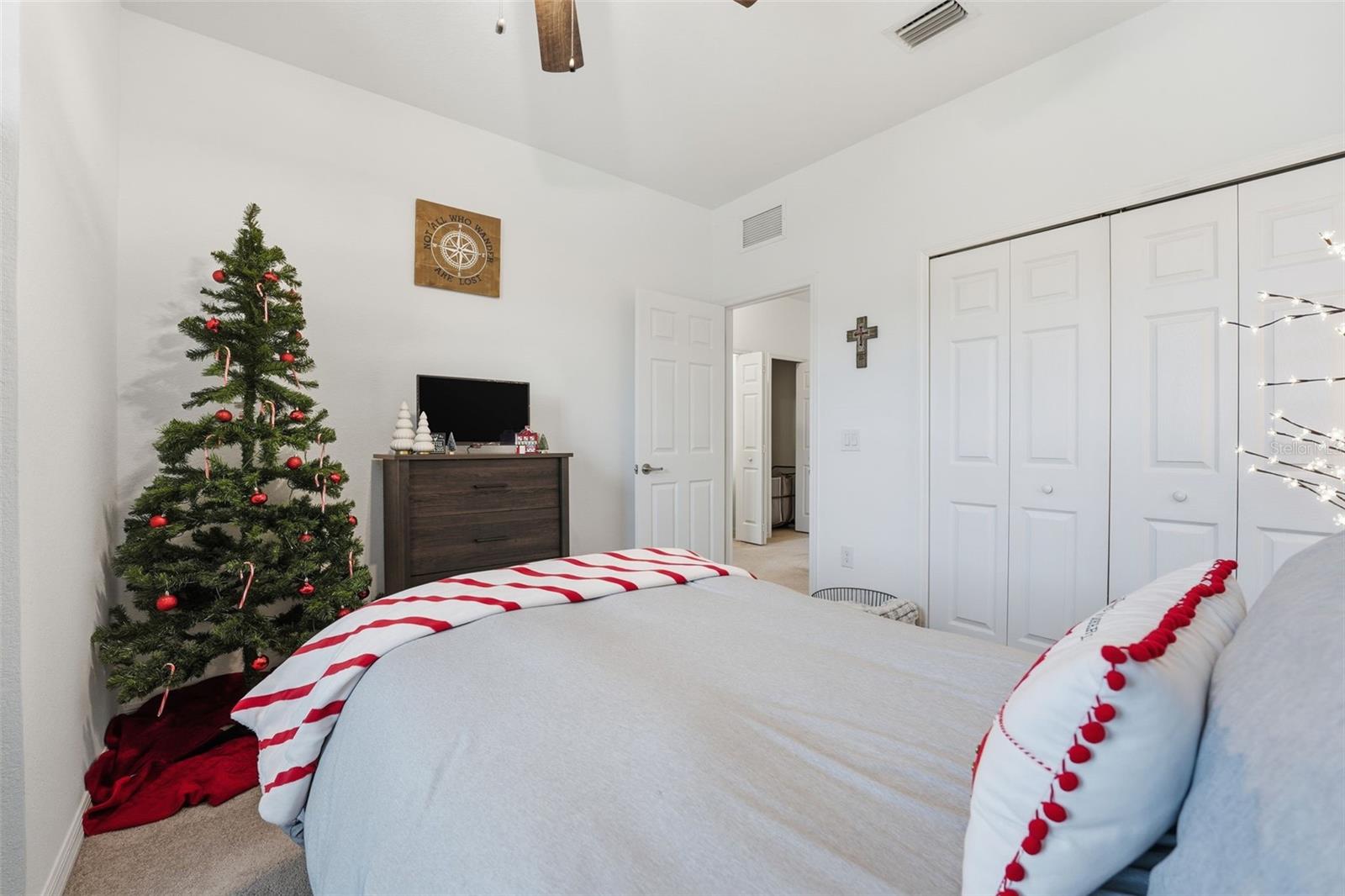 Image 26 of 89 For 20392 Lagente Circle