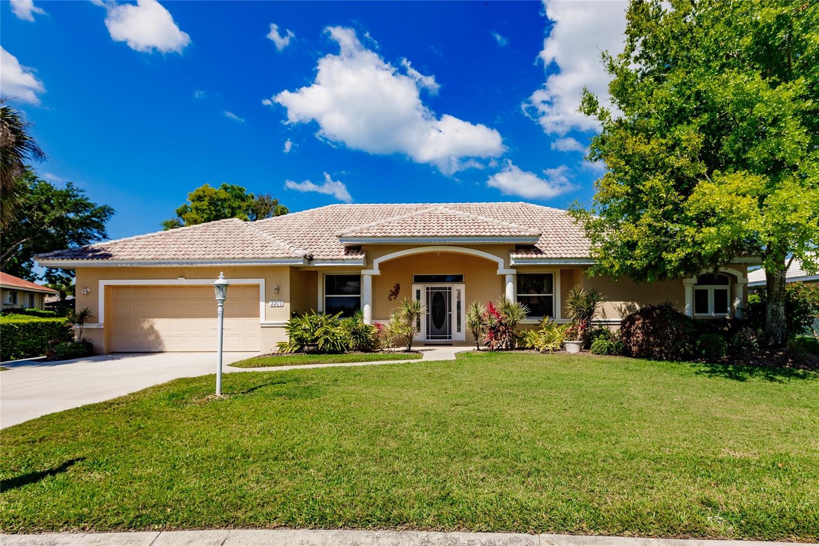Image 2 of 72 For 2209 Sonoma Drive E