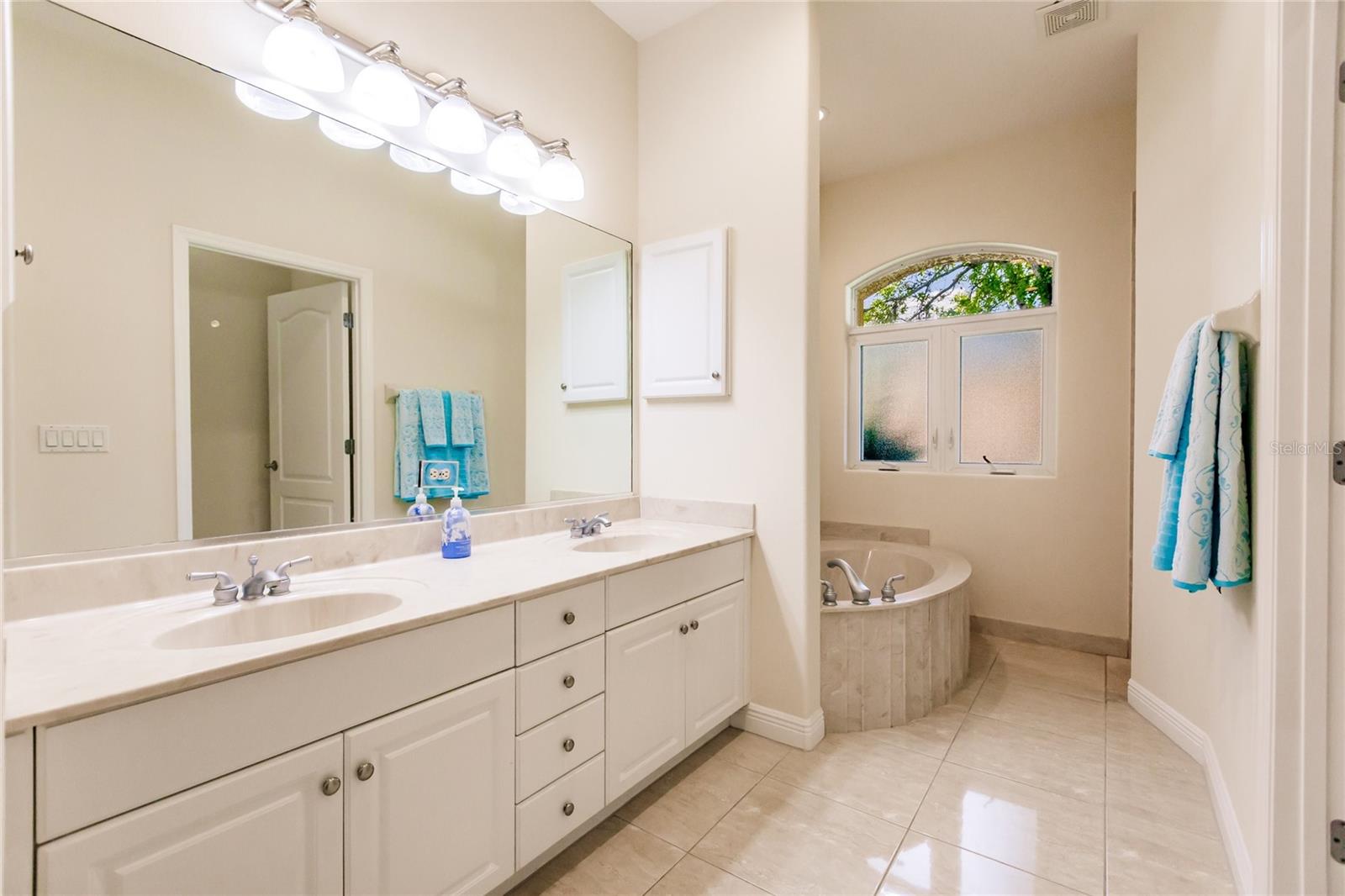 Image 29 of 72 For 2209 Sonoma Drive E