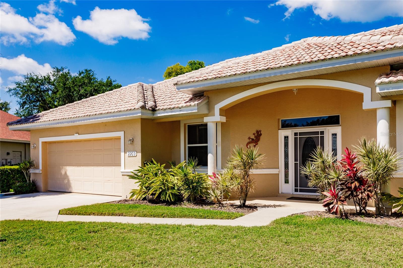 Image 4 of 72 For 2209 Sonoma Drive E