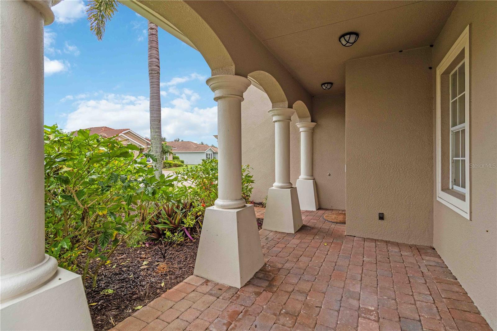 Image 10 of 50 For 24439 Riverfront Drive