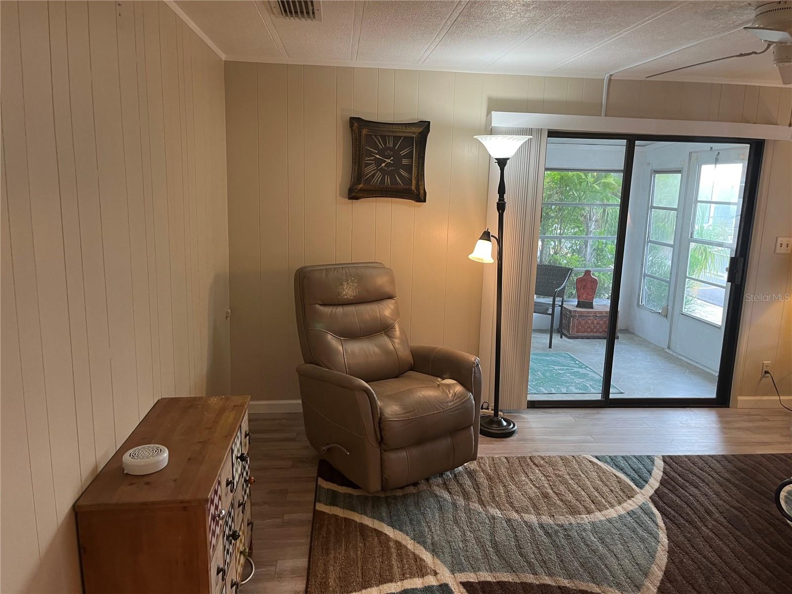 Image 16 of 38 For 908 Jolanda Circle