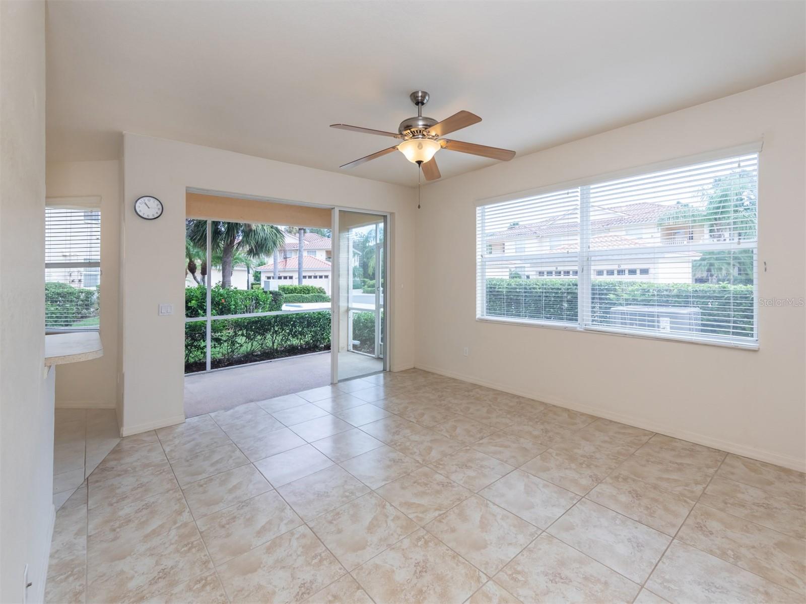 Image 12 of 76 For 4437 Corso Venetia Boulevard B17