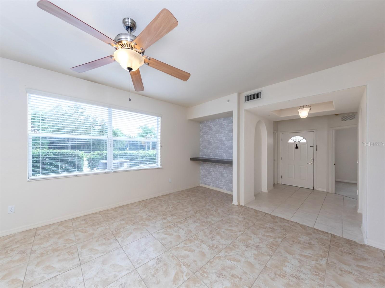 Image 13 of 76 For 4437 Corso Venetia Boulevard B17