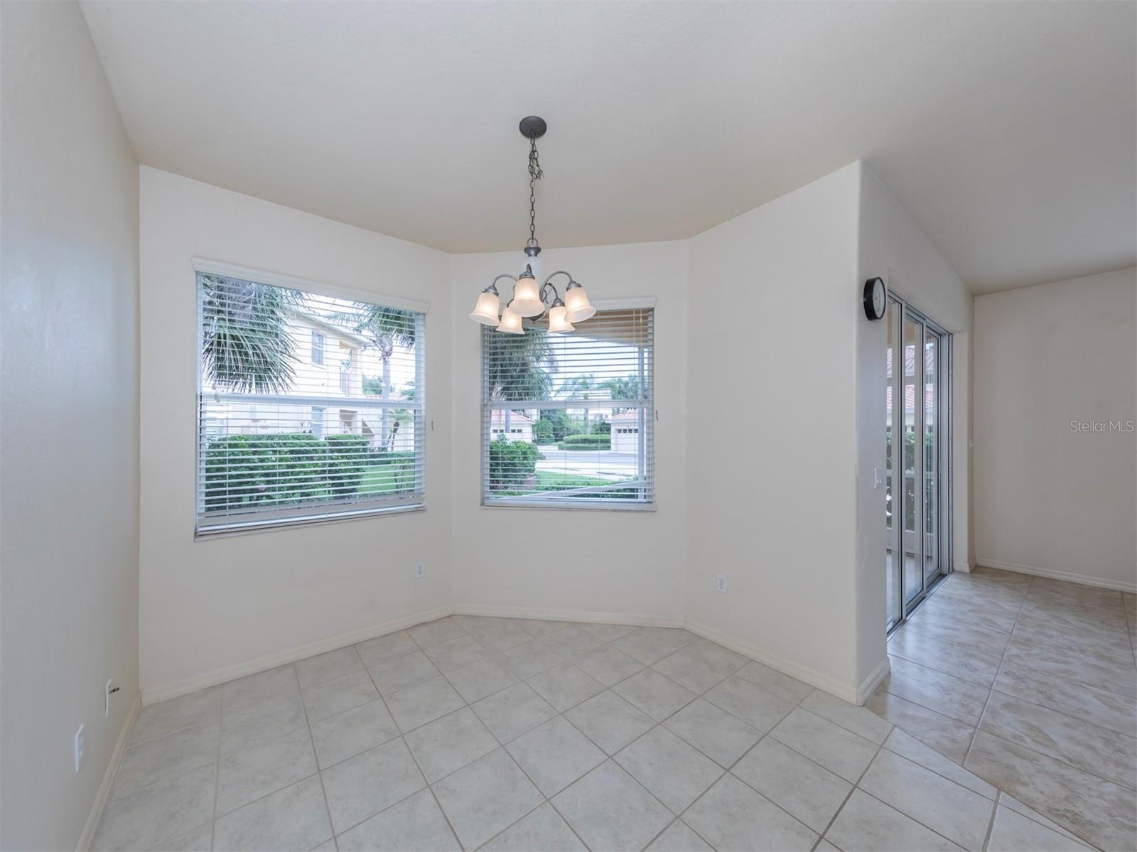 Image 16 of 76 For 4437 Corso Venetia Boulevard B17