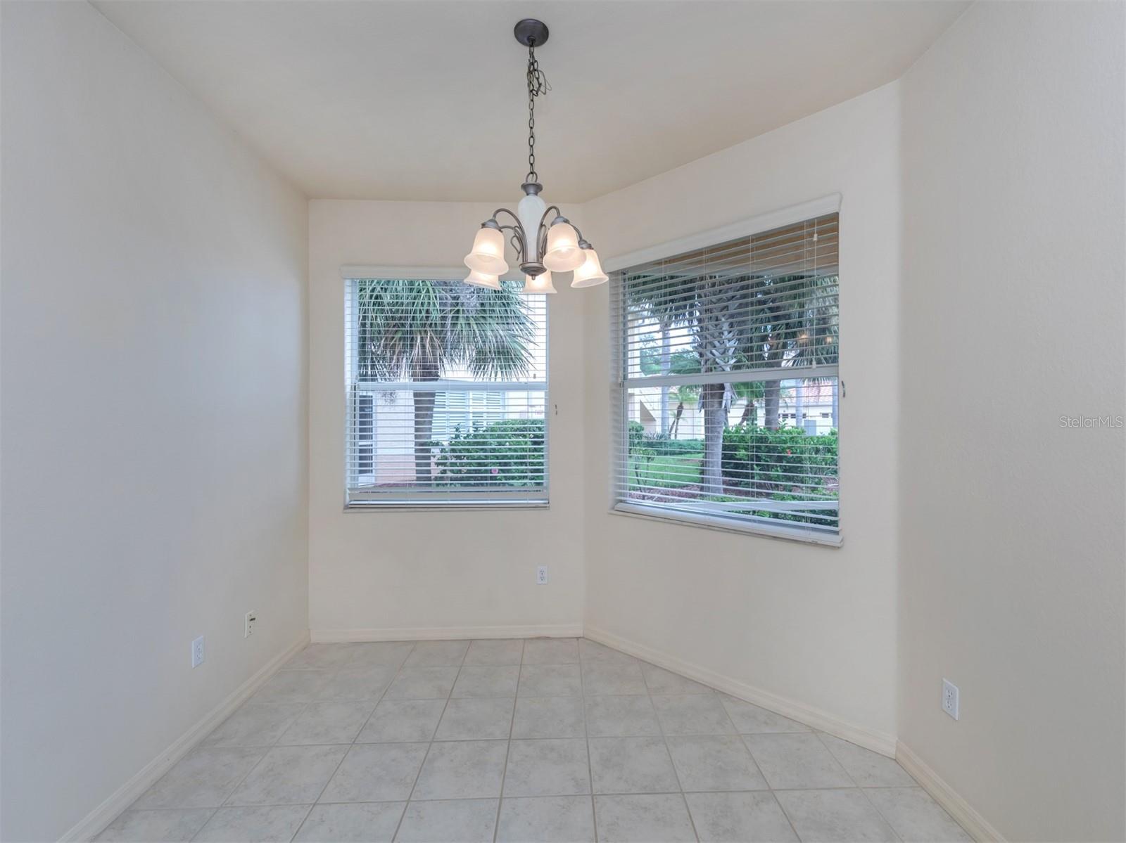 Image 17 of 76 For 4437 Corso Venetia Boulevard B17