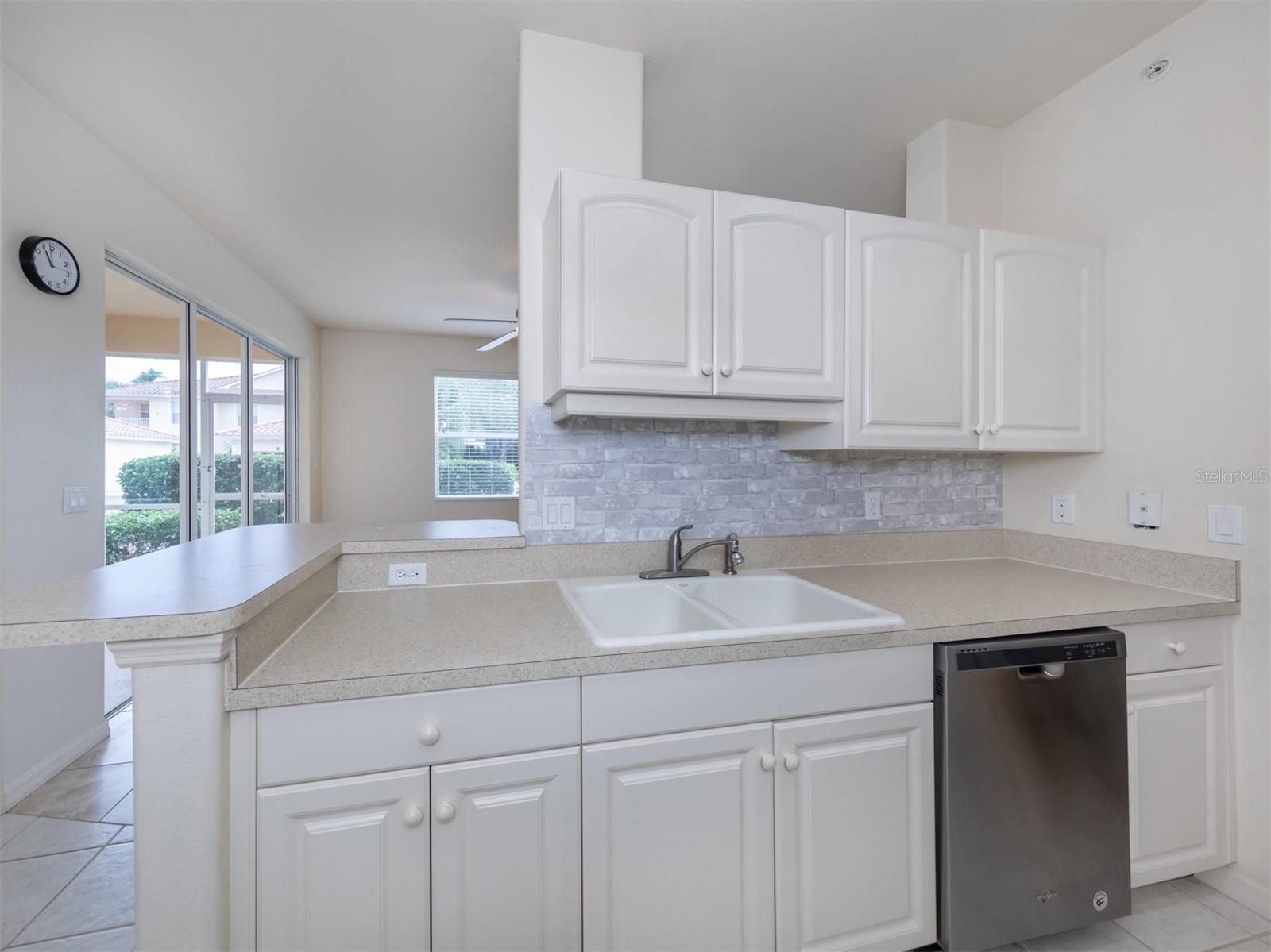 Image 21 of 76 For 4437 Corso Venetia Boulevard B17