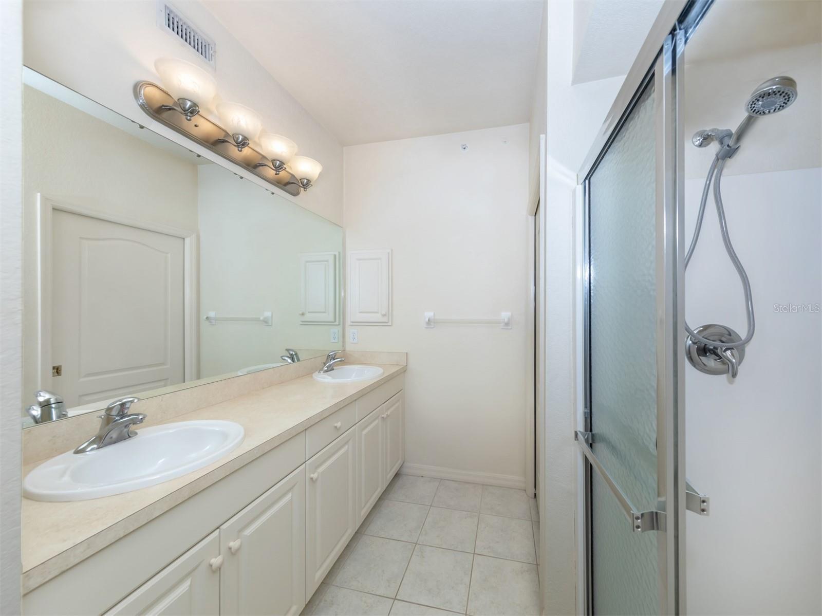 Image 24 of 76 For 4437 Corso Venetia Boulevard B17