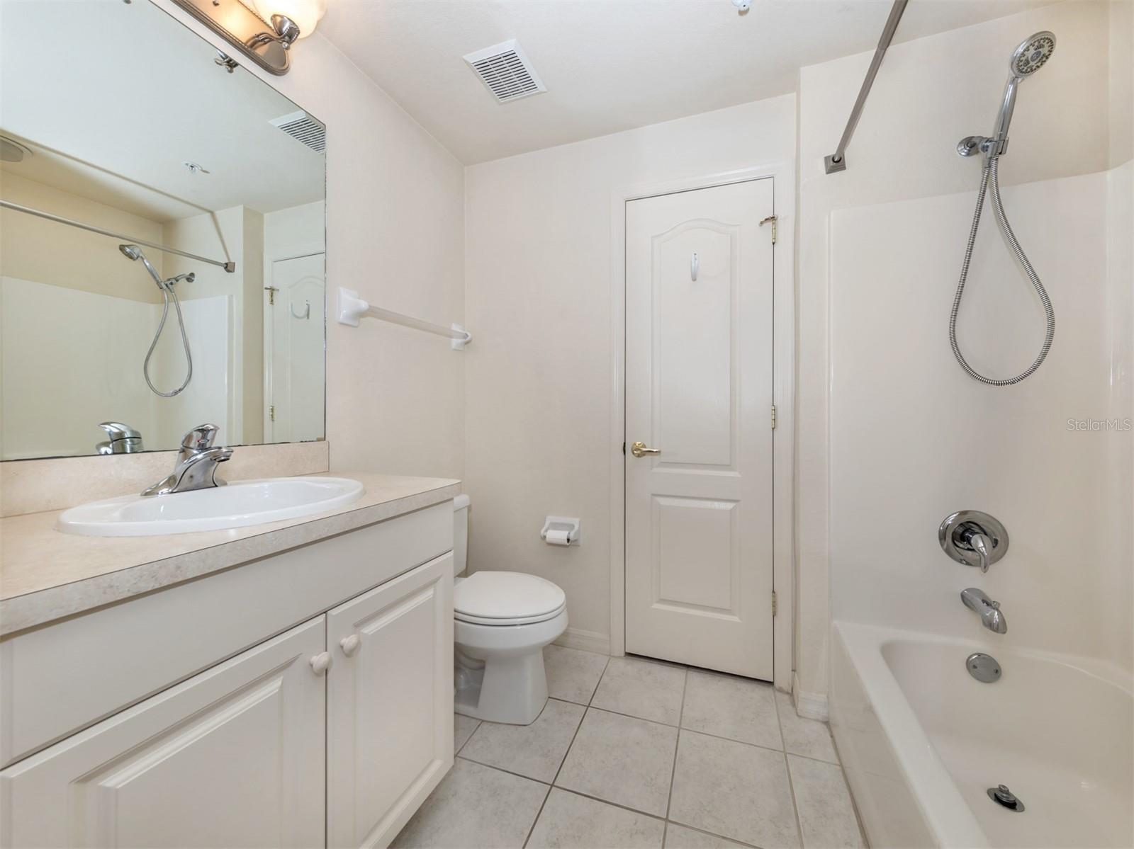 Image 25 of 76 For 4437 Corso Venetia Boulevard B17