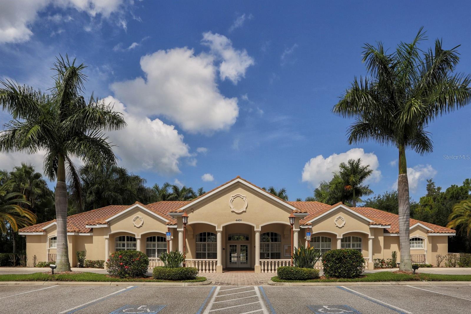 Image 35 of 76 For 4437 Corso Venetia Boulevard B17