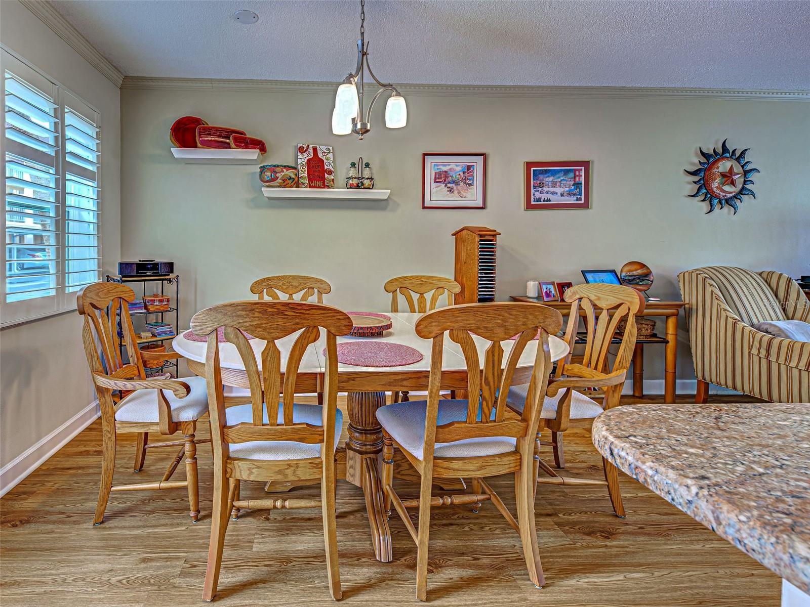 Image 12 of 42 For 521 Venice Avenue 21
