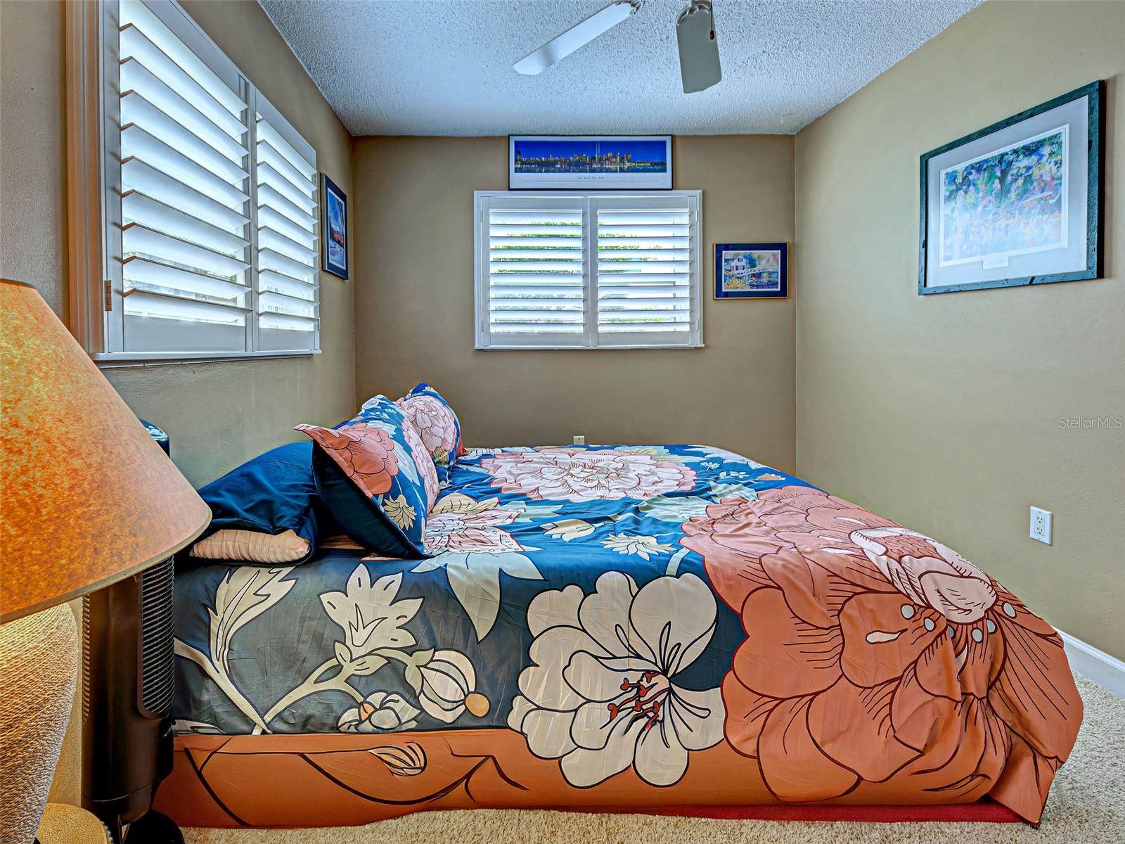 Image 22 of 42 For 521 Venice Avenue 21