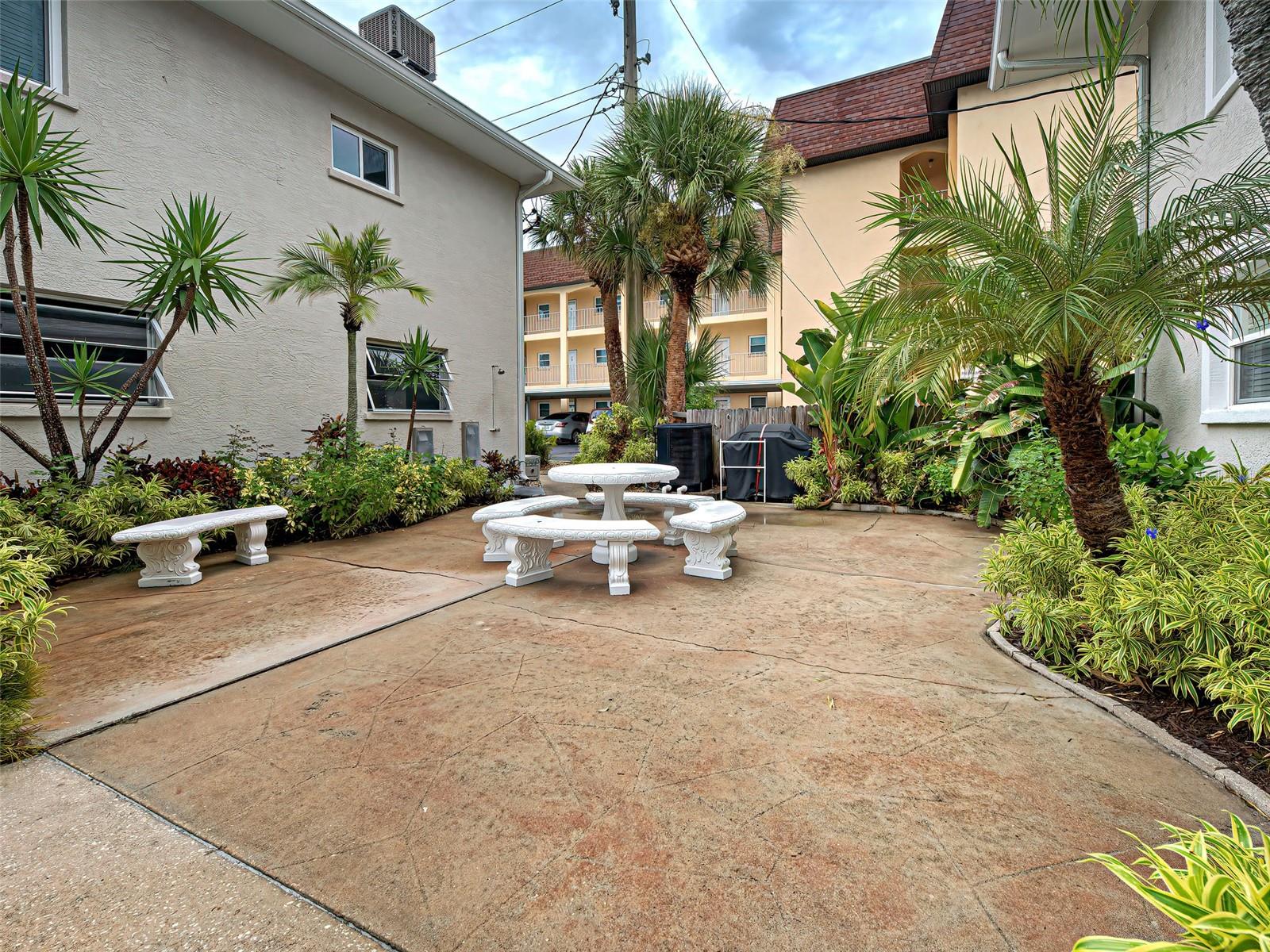 Image 32 of 42 For 521 Venice Avenue 21