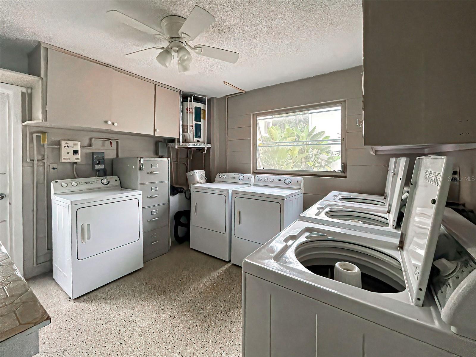 Image 37 of 42 For 521 Venice Avenue 21