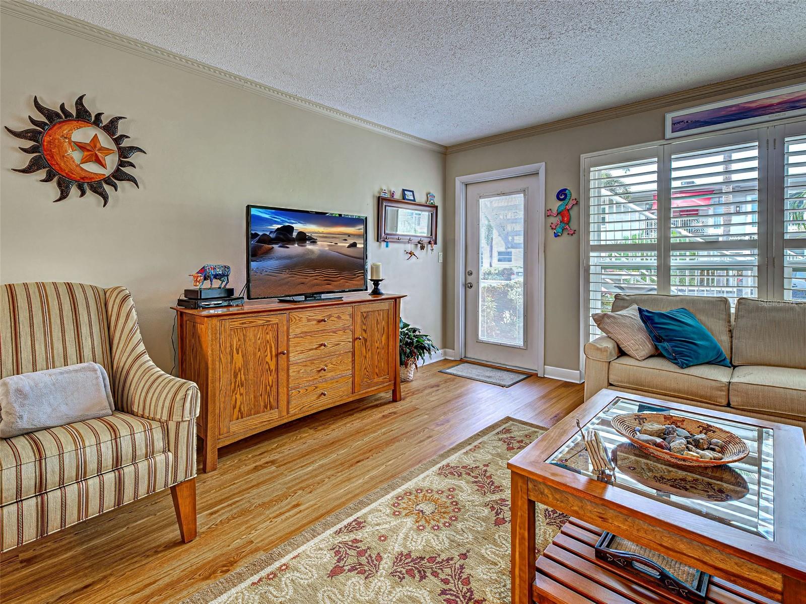 Image 4 of 42 For 521 Venice Avenue 21